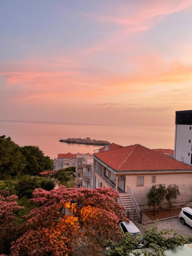 Sea View Apartment Sveti Stefan Eksteriør billede